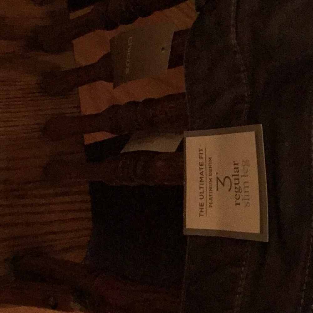 Chico Plum Jeans size 3, slimLegs